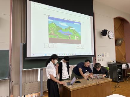試作したゲームを披露