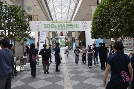 会場（サンモール一番町商店街）