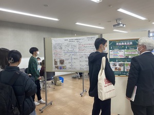 学類展示・個別相談の様子