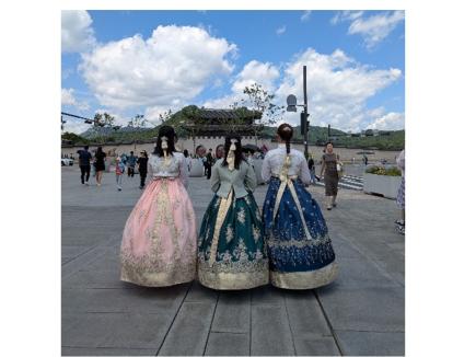 友人たちと韓服で記念撮影