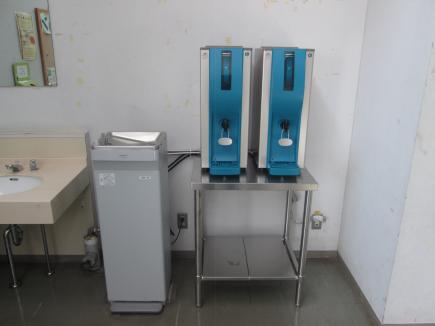 4号館冷水器脇ウォｰタｰディスペンサー