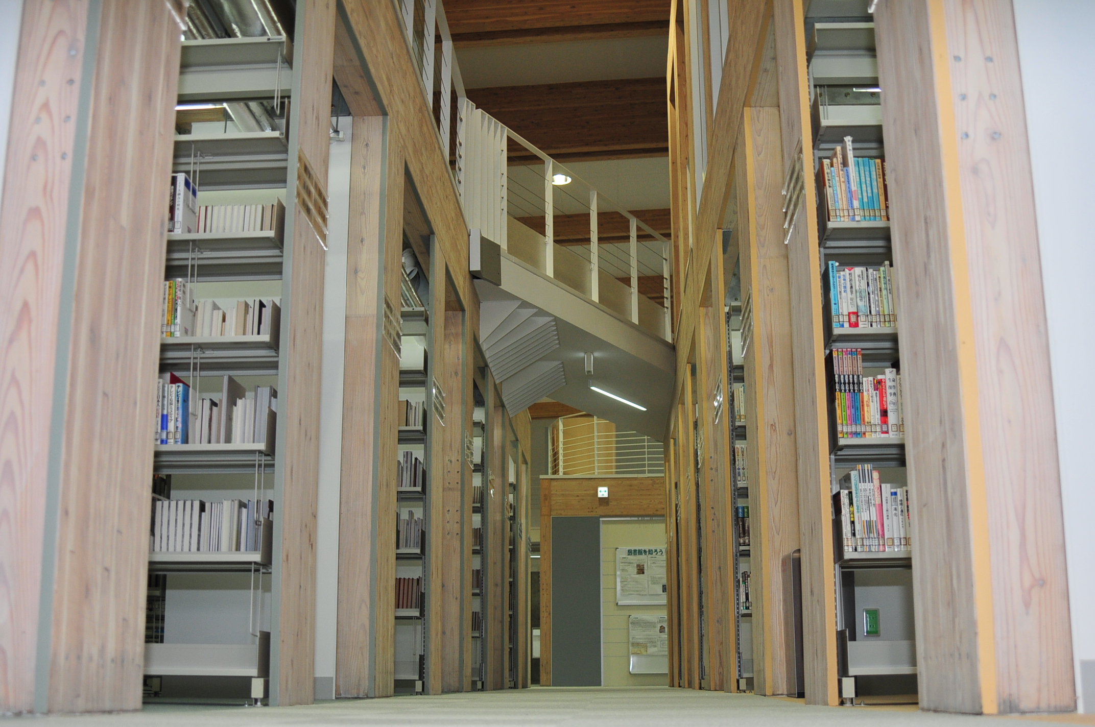 一階書架