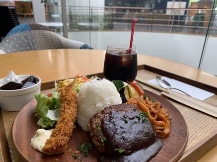 カフェ　ひざしの杜