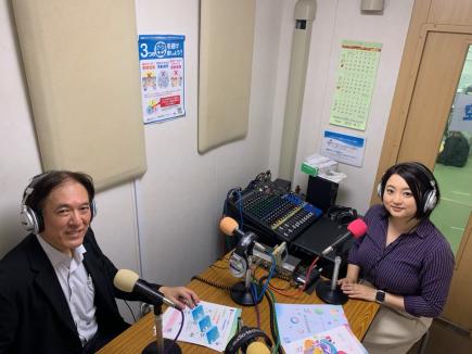 収録後の記念撮影（左：片山情報教育センター長）