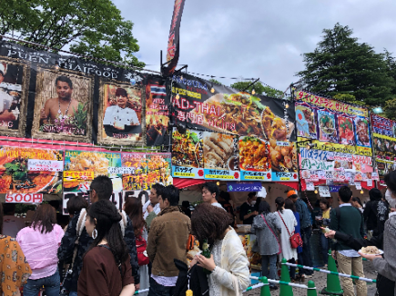 食べ物の出店の様子 