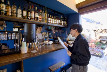 カフェでのインタビューでは熱い思いをお聞きしました