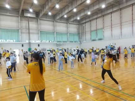 チアリーダーズとレッツ、ダンス！