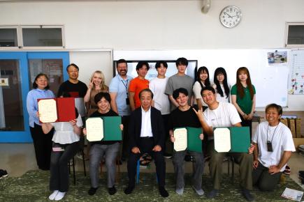 英語コース履修中の1年生も混ざって集合写真