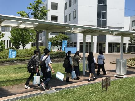 学内キャンパスツアー