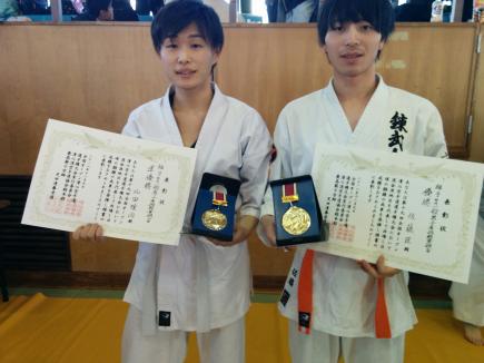 準優勝の山田さん（写真左）と優勝の佐藤さん（写真右）