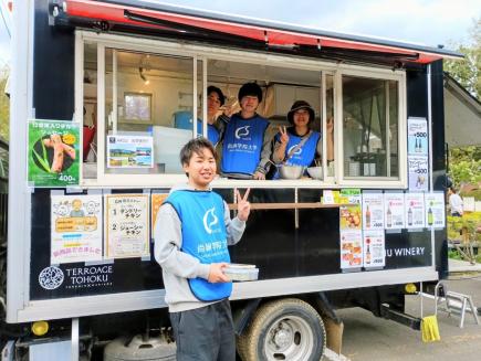 急遽、タンドリーチキン屋に変身した尚絅里山商店
