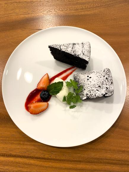 店舗で提供しているガトーショコラ 『お皿で楽しんで頂きたい』