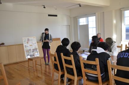 ATERA2階のホールにて