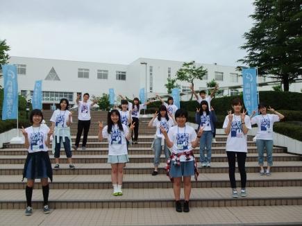 学生スタッフが皆さんをお出迎え♪