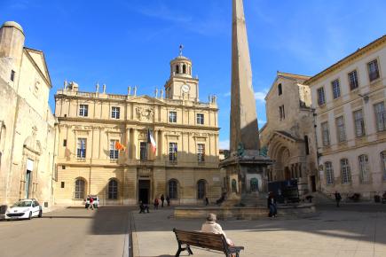 アルルのレピュブリック広場（撮影・正田倫顕）