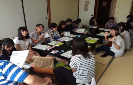 田村先生の講義を聞いて充実した表情のメンバー