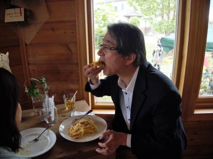 合田学長もベーグルサンドを食べにご来店