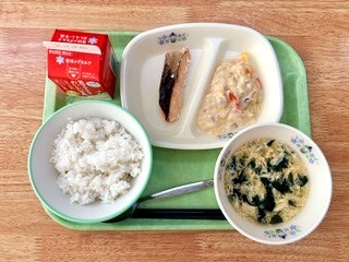 中央の皿の右側が「大衡野菜のみそクリーム煮」