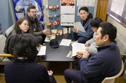 秋保・里センターで海外からの観光客の状況をインタビュー