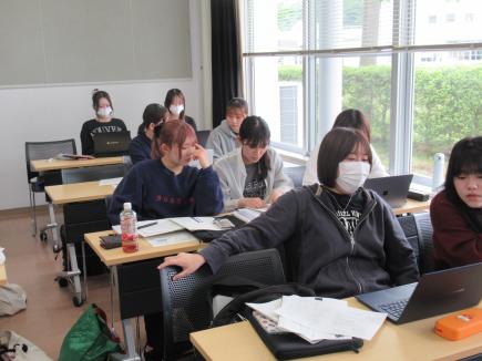 指導案の作成、近くの人と検討