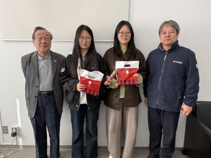 仙台市日中友好協会理事の武智様（左端）と記念撮影