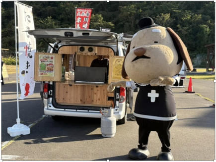 川崎町の米粉を使ったたこ焼きをアピールするチョコえもん